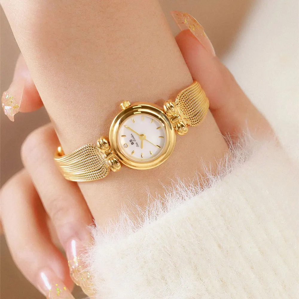 New Women’s Watch Luxury Gold Bracelet Quartz Wristwatch Small Green Dial Simple Vintage Style Elegant Ladies Dress Watch Gift