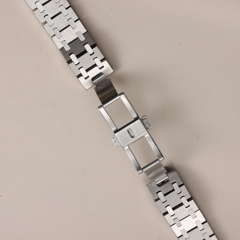 حزام ساعة من الفولاذ المقاوم للصدأ مضاد للصدأ لساعة AP Royal Oak 15703/15710 28 ملم مع مشبك مزدوج ومحدب مقعر