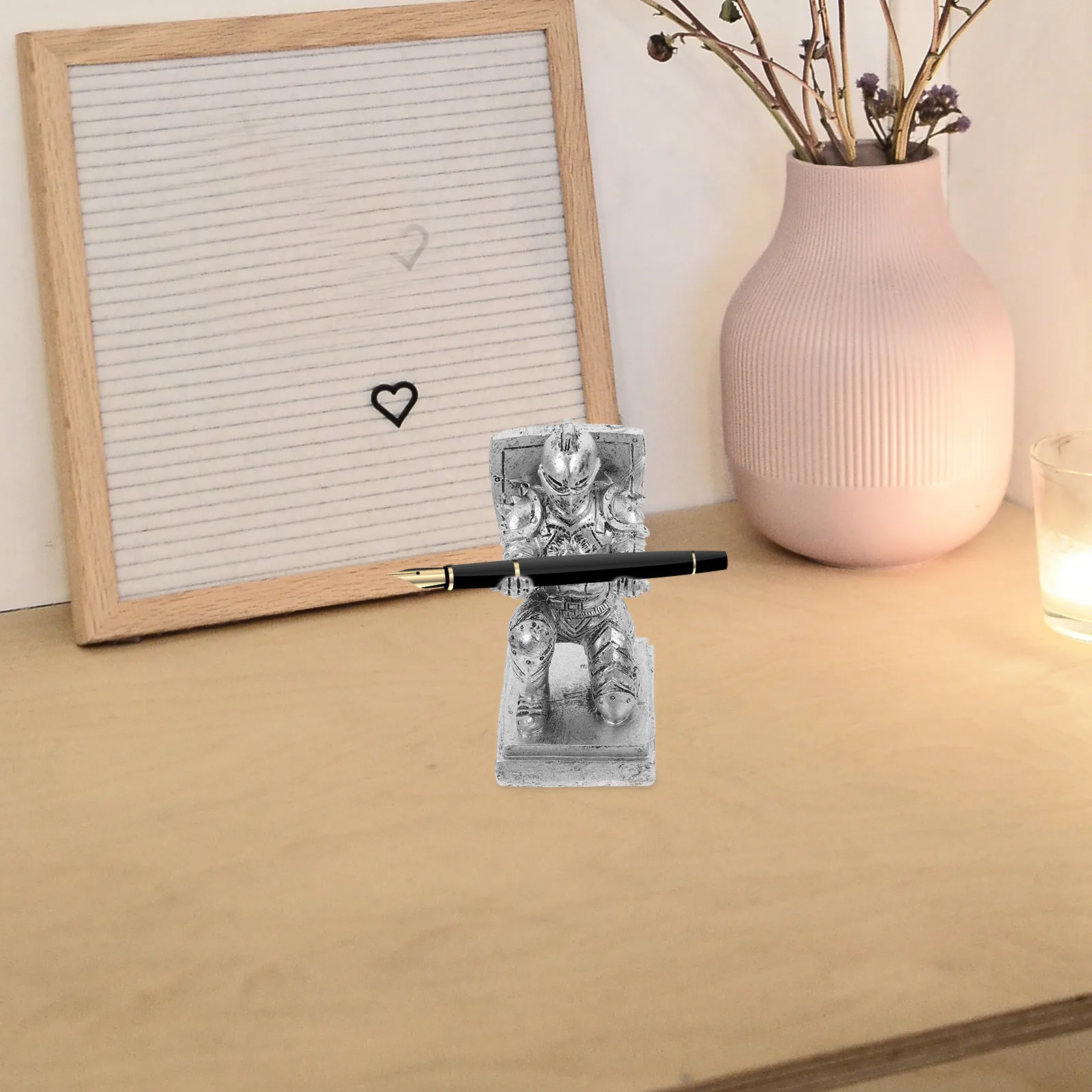 

Knight Shape Pen Holder Resin Desk Organizer Pencil Cup For Office Home Stationery Storage Compact Decorative Desktop Accessory