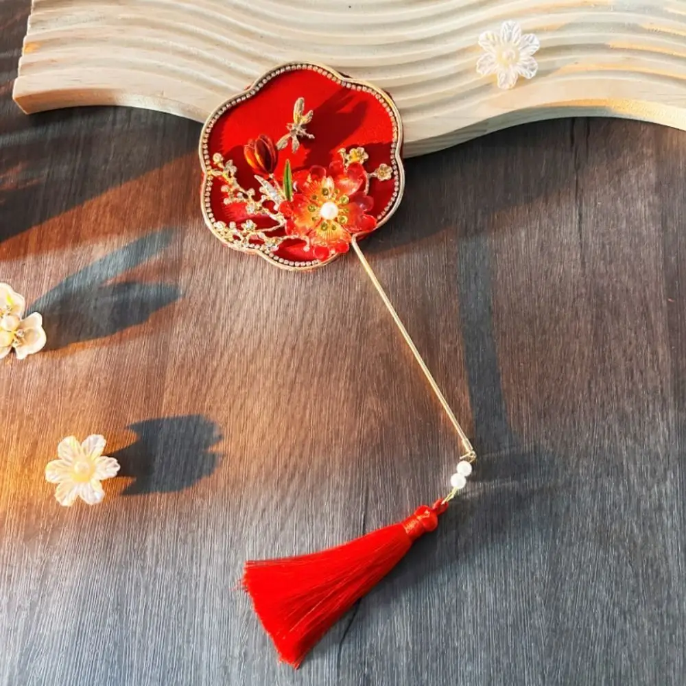

Chinese Style Mini Chinese Fan with Pendant Handheld Bridal Group Fan Tassels Vintage Chinese Silk Fan Chinese Wedding