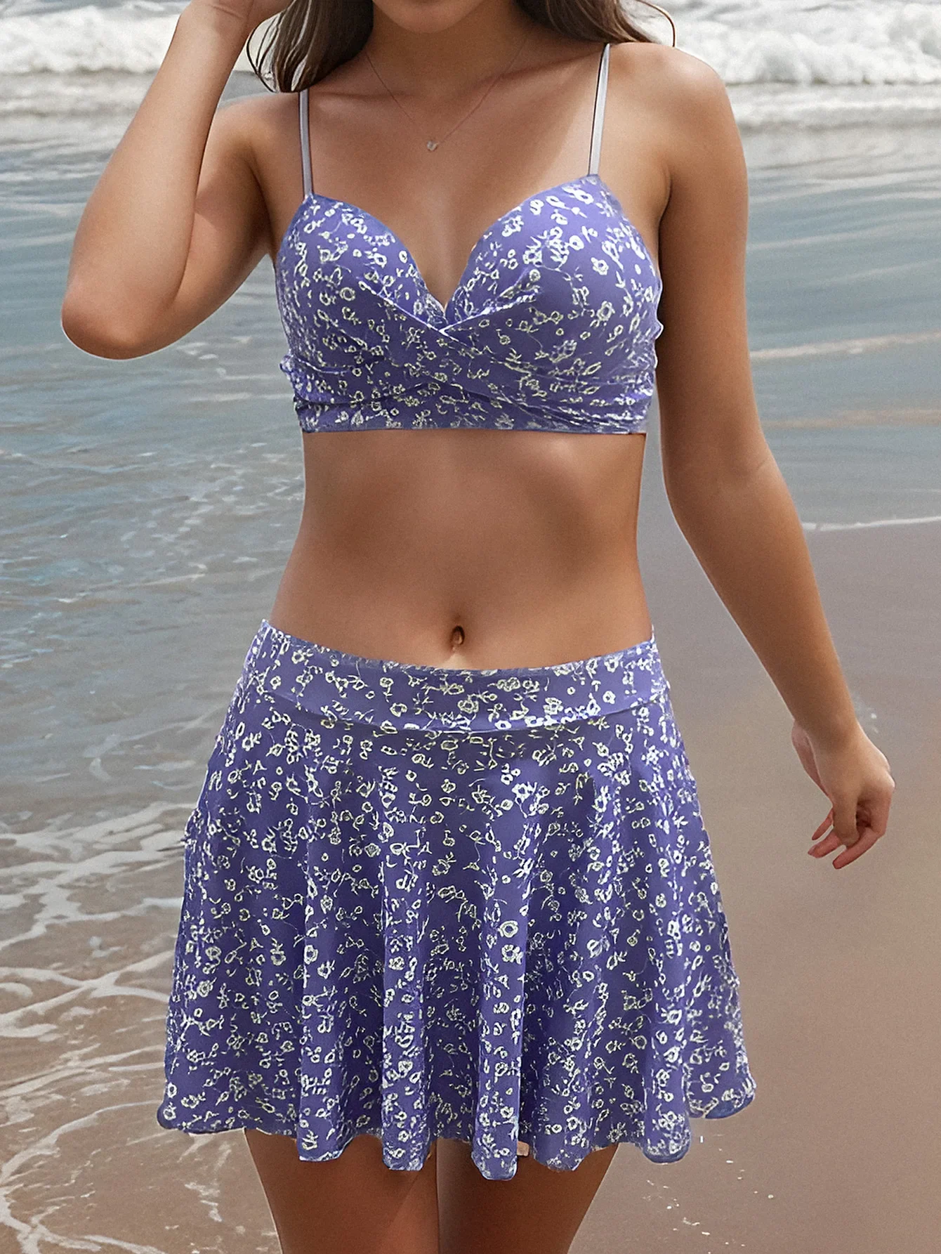 

Женский комплект бикини из 3 предметов с цветочным принтом, сексуальный комплект из двух частей с бретелькой на шее и накидкой, купальник с высокой талией, купальник-бикини, мини-юбка