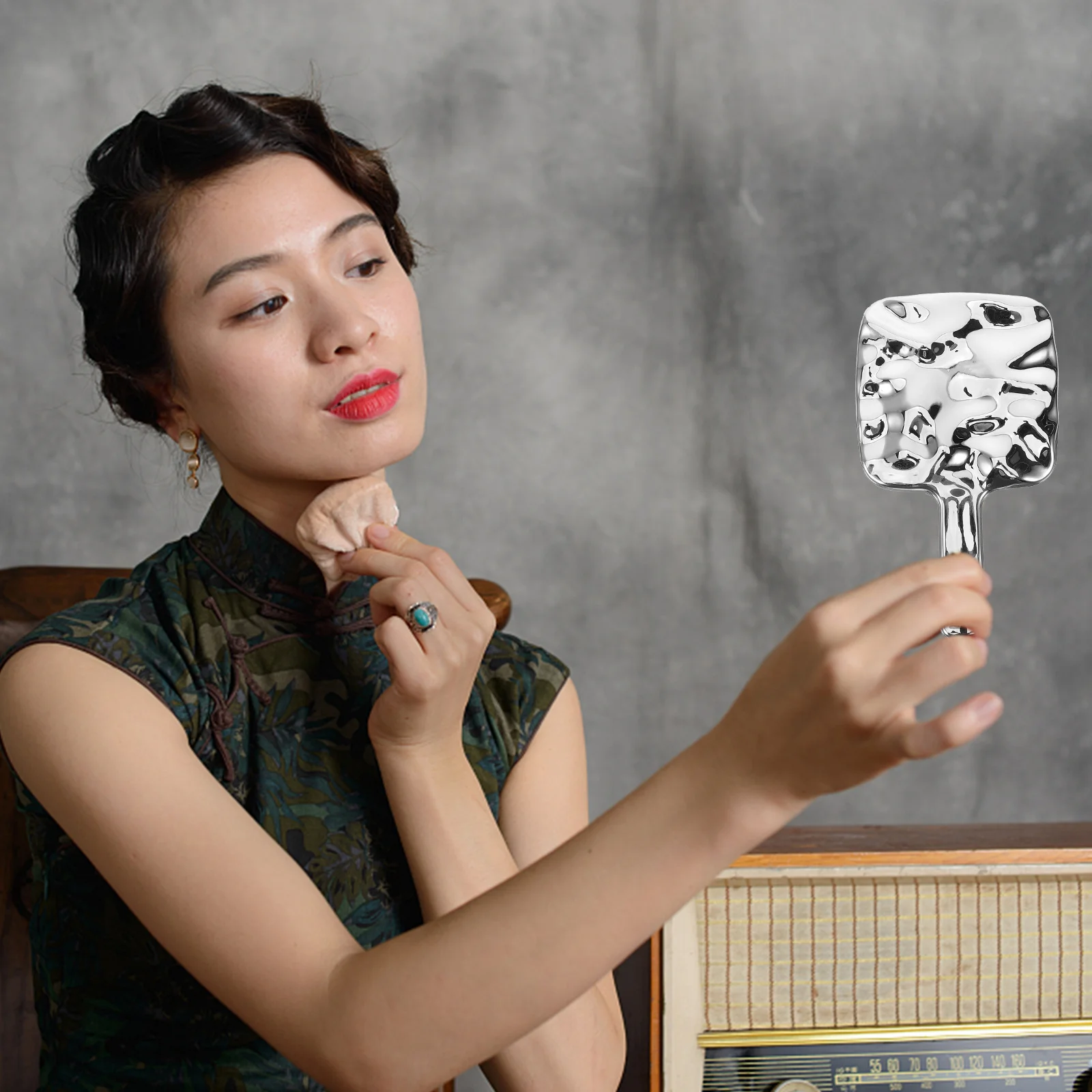 

Compact Handheld Mirror Stylish Portable Travel Mirror with Handle for Women Girls on-The- Tool