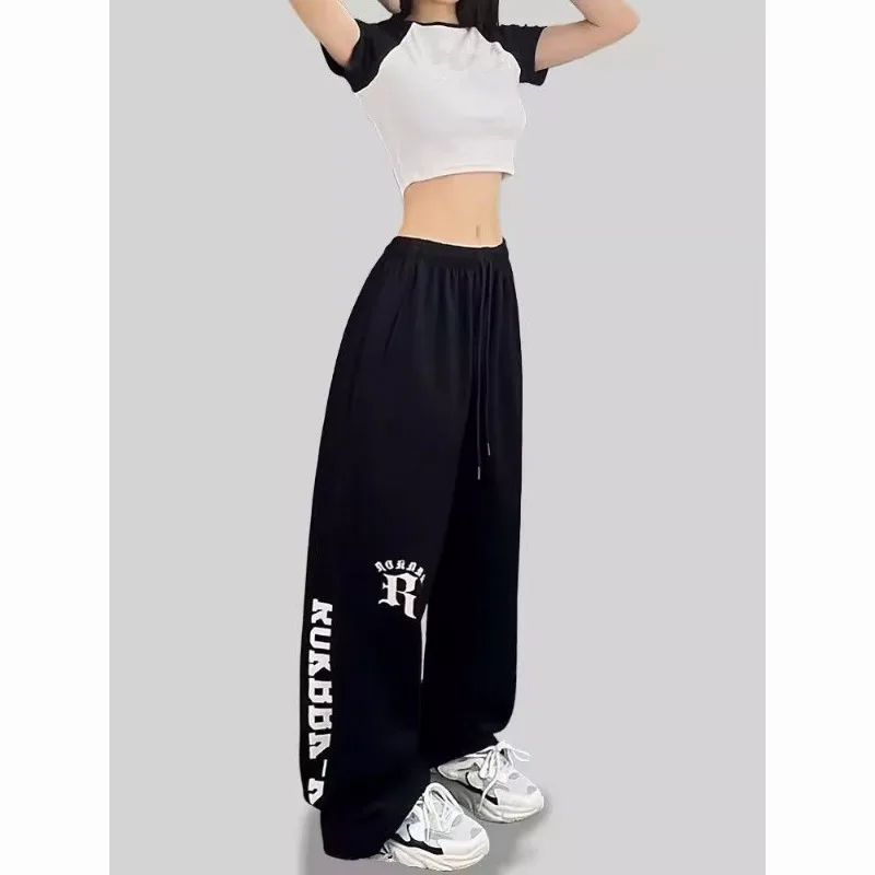 Sommer Unisex Schnelltrocknende Weite Hose mit Allover-Print und Kreuz-Schriftzug, Y2K Gothic Streetwear, Kordelzug, Lose Baggy Freizeithose – Detail 6