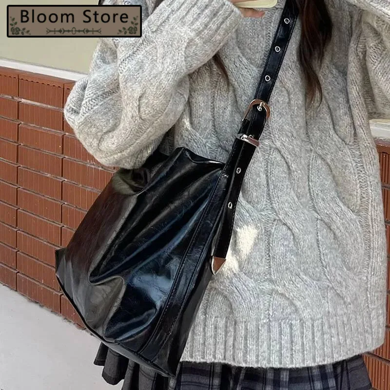 

Retro Black Waxed Tote Women Wide Strap Leather Large Capacity Crossbody Bag Ladies Sle Commute Casual Shoulder Bags