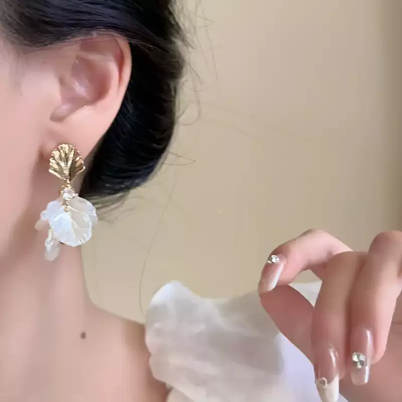 Gold Tone Seashell Dangle Earrings for Women with Pearl Shell And Rhinestone Decor Elegant Beachy Daily FashionJewelry Accessory