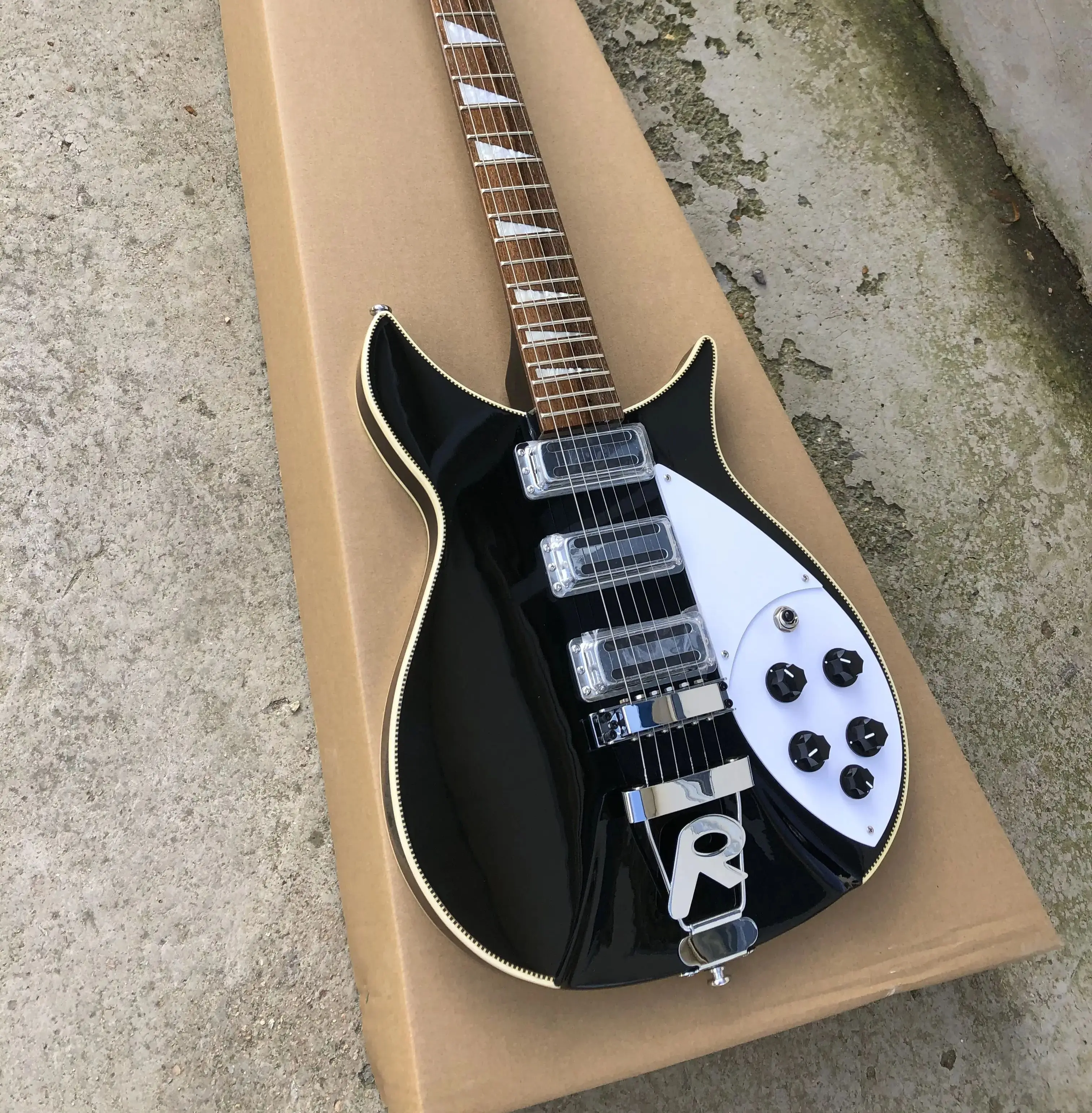 Chinese factory In Stock guitar electric guitars on sale ricken guitar 350 black Lulu edging R Shaped Tailpiece 21 frets