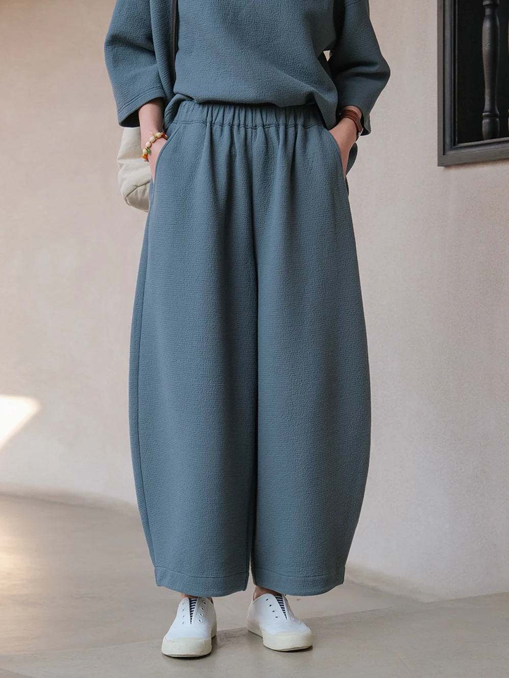 

Весенняя новинка: Мягкие, пушистые, эластичные джинсы из воздушной ткани с эластичным поясом, удобные для кожи, свободного кроя, длиной 7/8, с отворотами, повседневные