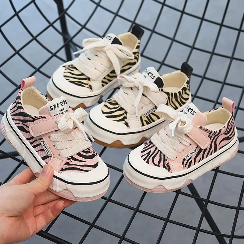 Scarpe da ragazza Scarpe di tela per bambini da donna 2025 Primavera e autunno Nuove ragazze Scarpe di stoffa con suola morbida Velcro Scuola elementare Ch