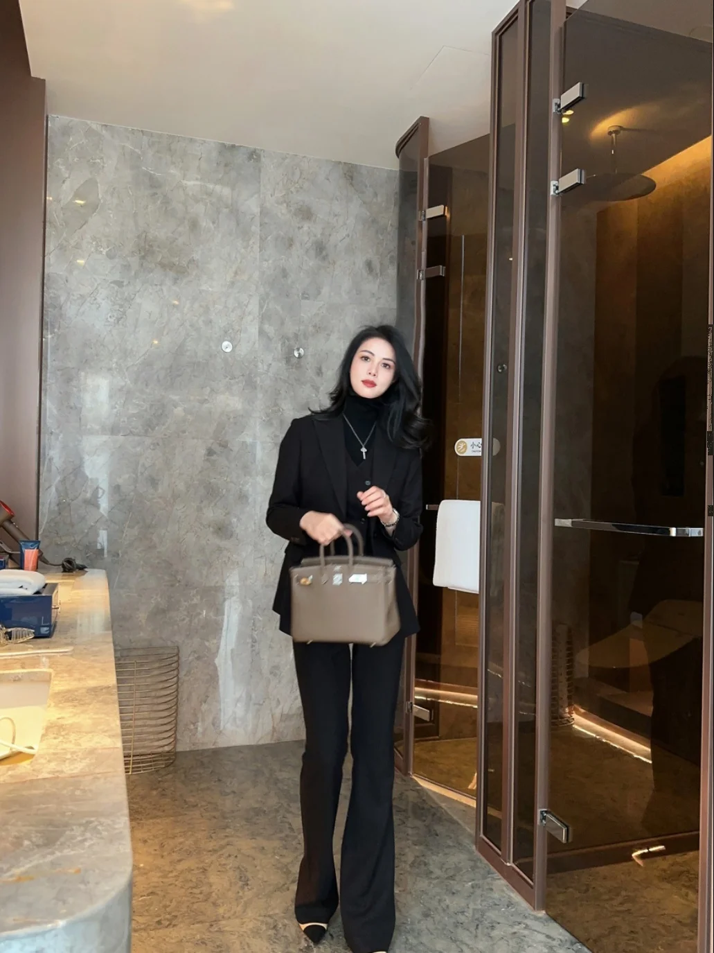 

Осенне-зимний бархатный комплект футболок, черные широкие брюки, модный женский утягивающий офисный костюм для работы, ансамбль