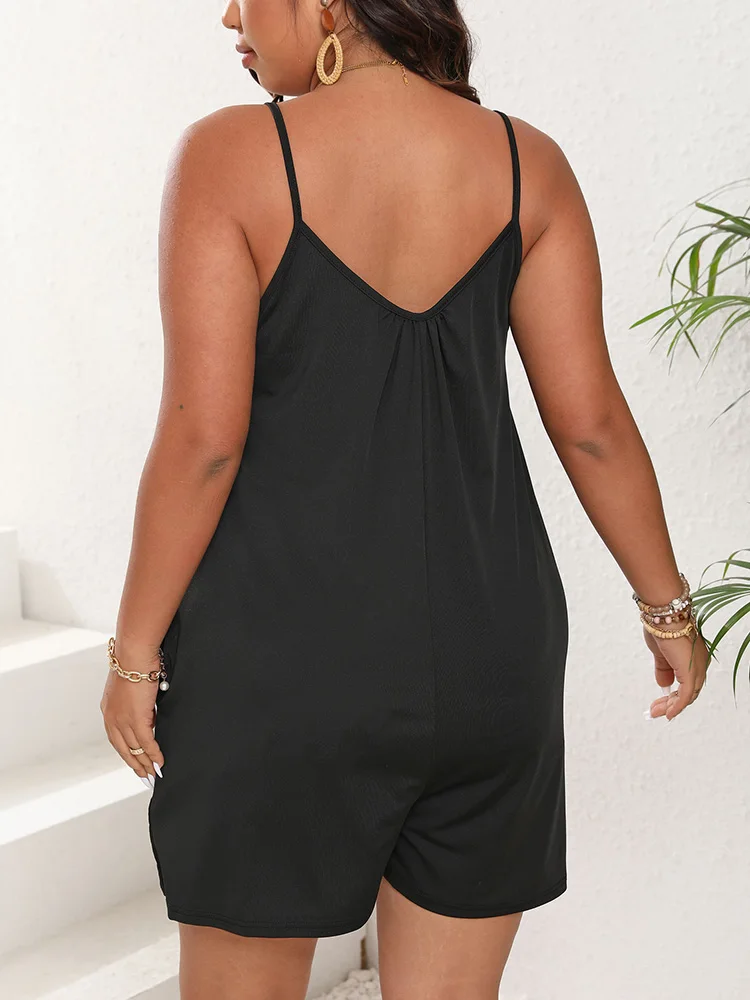 GIBSIE Plus ขนาดผู้หญิงเซ็กซี่ลึก V คอ Cami Jumpsuit Romper สีดํา One-piece Casual หลวม Beach Playsuits กางเกงขาสั้น