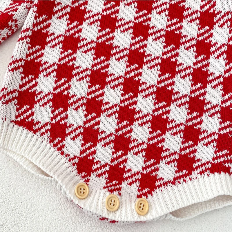 Autumn New 0-3 Year Old Baby Clothing Cute Baby Girl Red Thousand Bird Grid Cotton Knitted Triangle Crawler