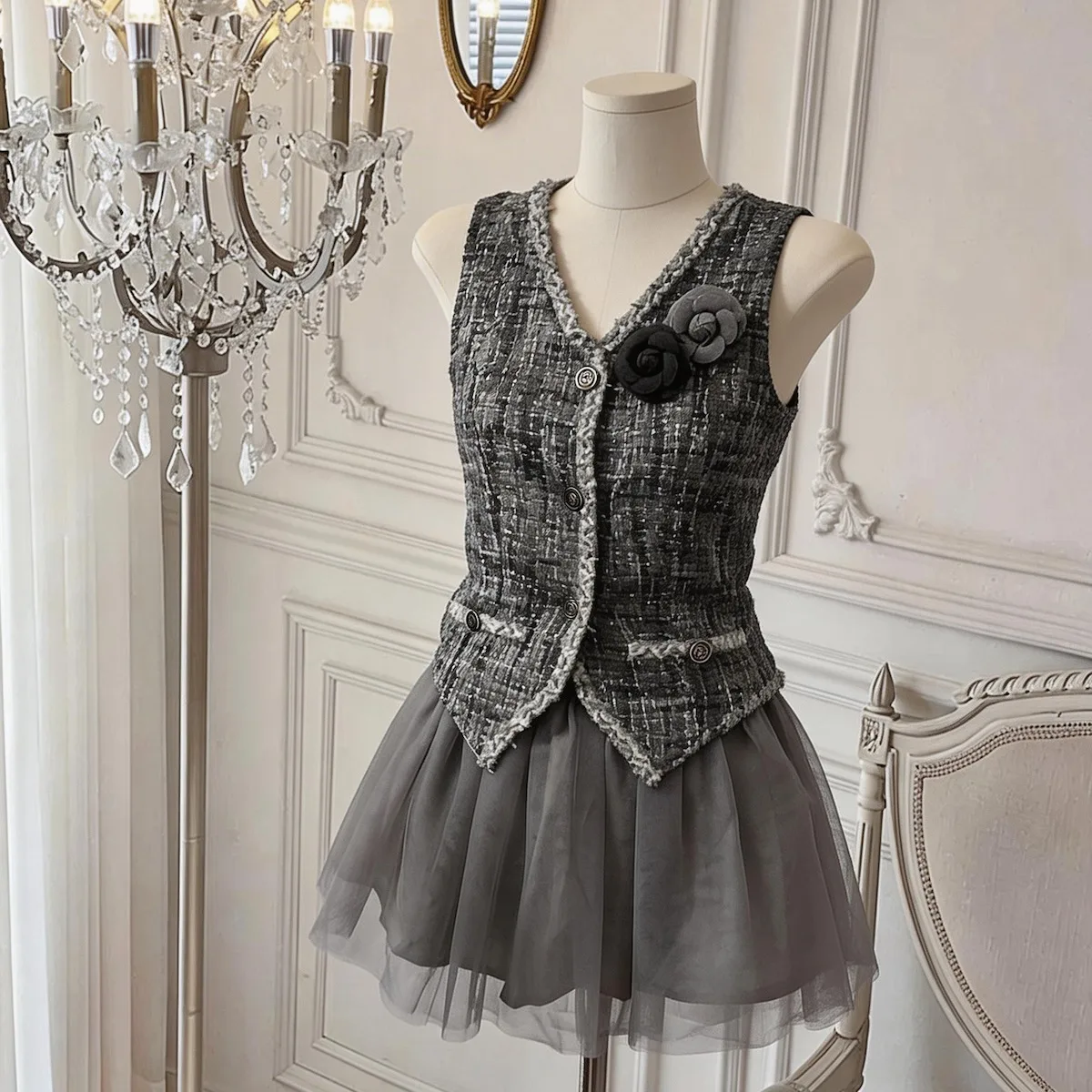 

Новый женский комплект из твидового жилета и юбки в стиле ретро: дышащий жилет без рукавов с завышенной талией и короткая сетчатая юбка с высокой талией, комплект из двух предметов.