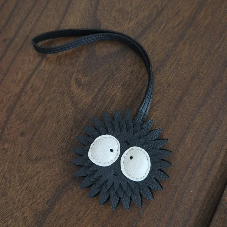 Chaveiro de couro bola de carvão preto para mulheres, pingente pequeno bonito, acessórios para bolsa, personalidade simples, maré feminina