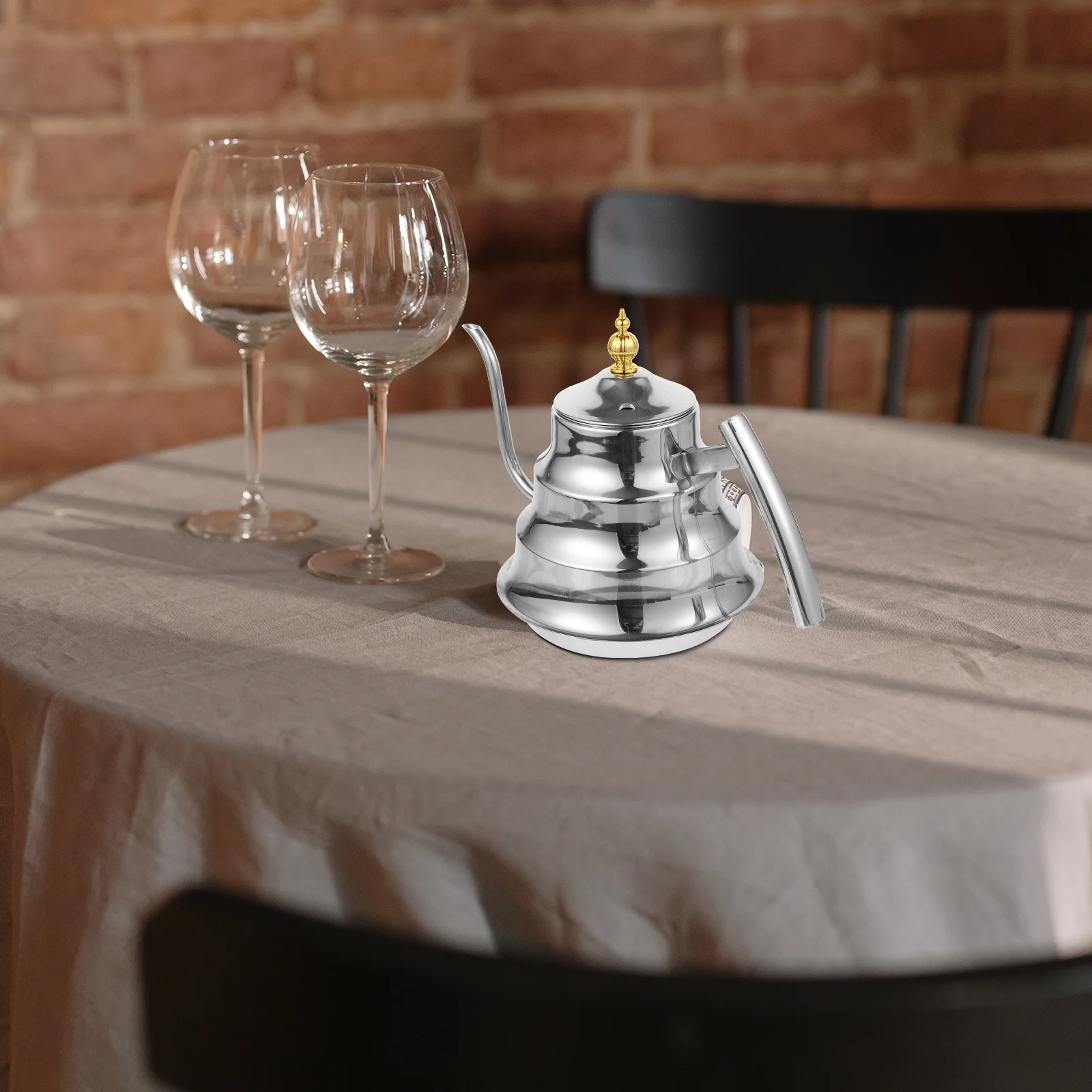 

Stainless Steel Teapot with Lid and Handle for Home Travel Portable Tea Kettle with Strainer Smooth Flow Spout Kitchen Essential