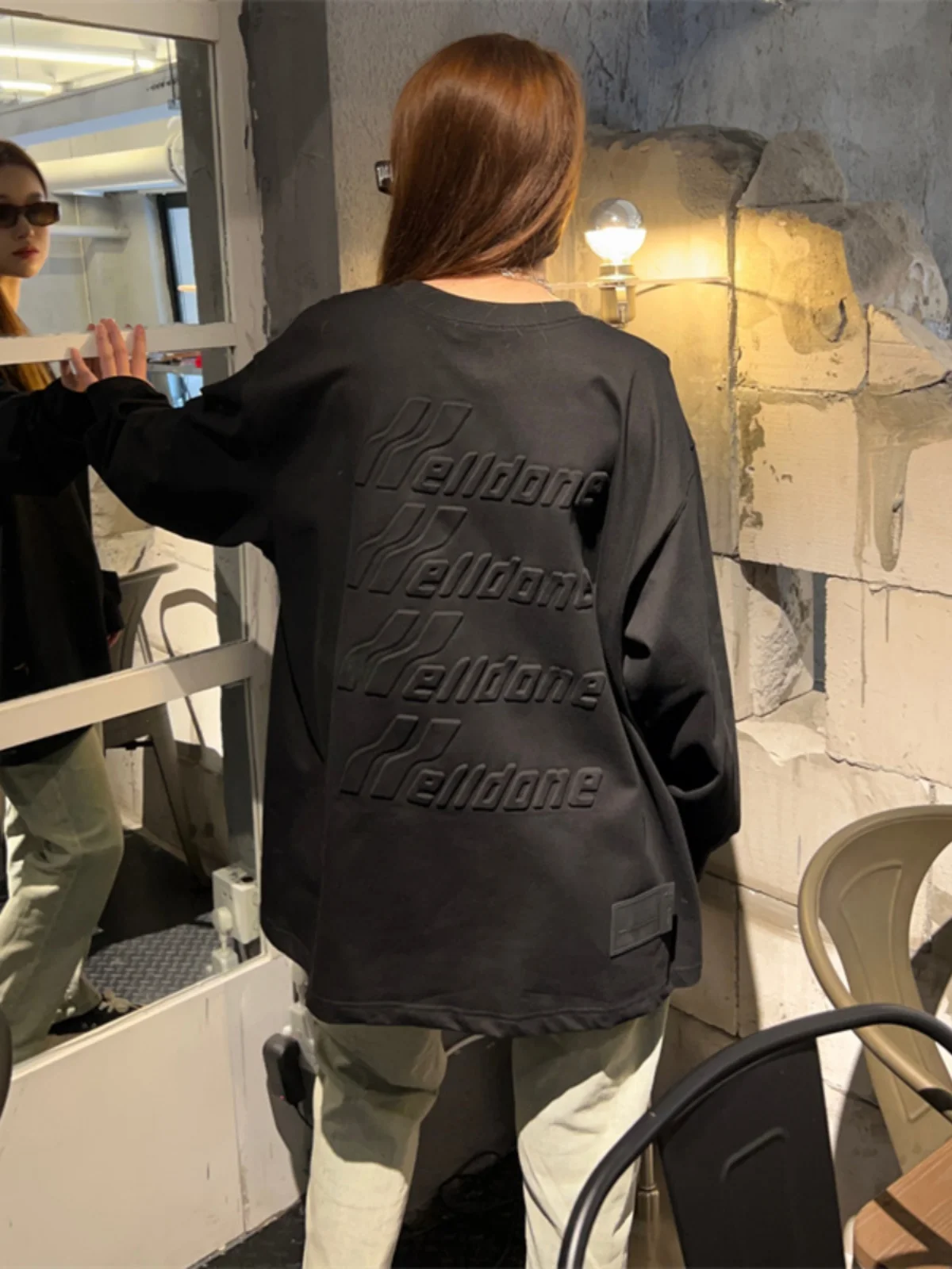 커플용 루즈핏 긴팔 티셔츠 순면 라운드넥 압화 엠보싱 남성 기본 셔츠 캐주얼 출퇴근 스타일