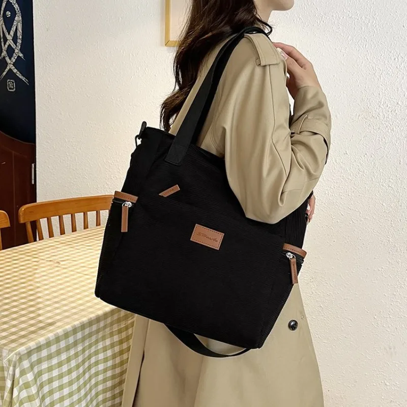 

Classic Elegant Women's Messenger Bag Premium Leather Handbag By Famous Designer For Fashionable Ladies