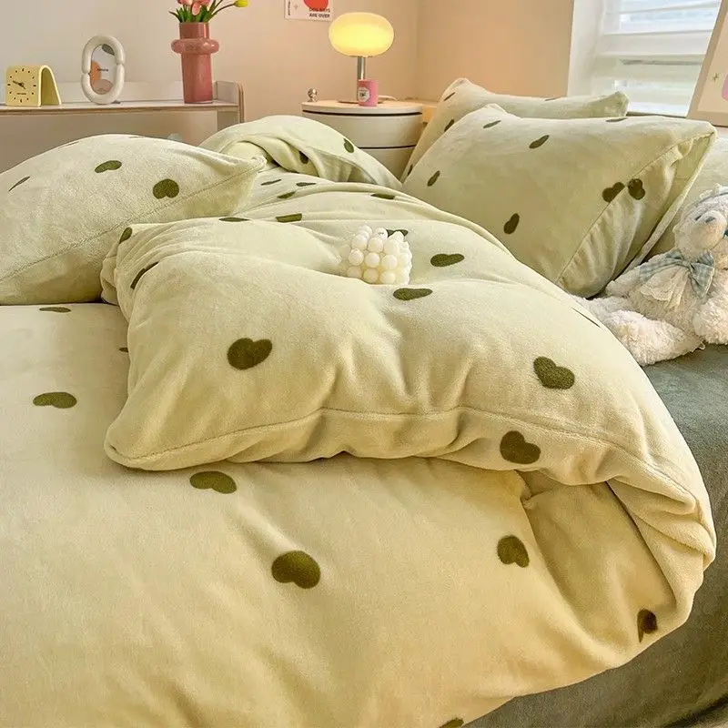 

Ins Simple Love Milk Velvet Four-Piece Set Thick Double-Sided Coral Velvet Quilt Cover Small Fresh Three-Piece Set 1.5 Sheets