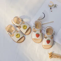 Sandali per ragazze 2024 moda estiva sandali per bambini in pelle carina traspirante antiscivolo scarpe da principessa dei cartoni animati scarpe per bambini