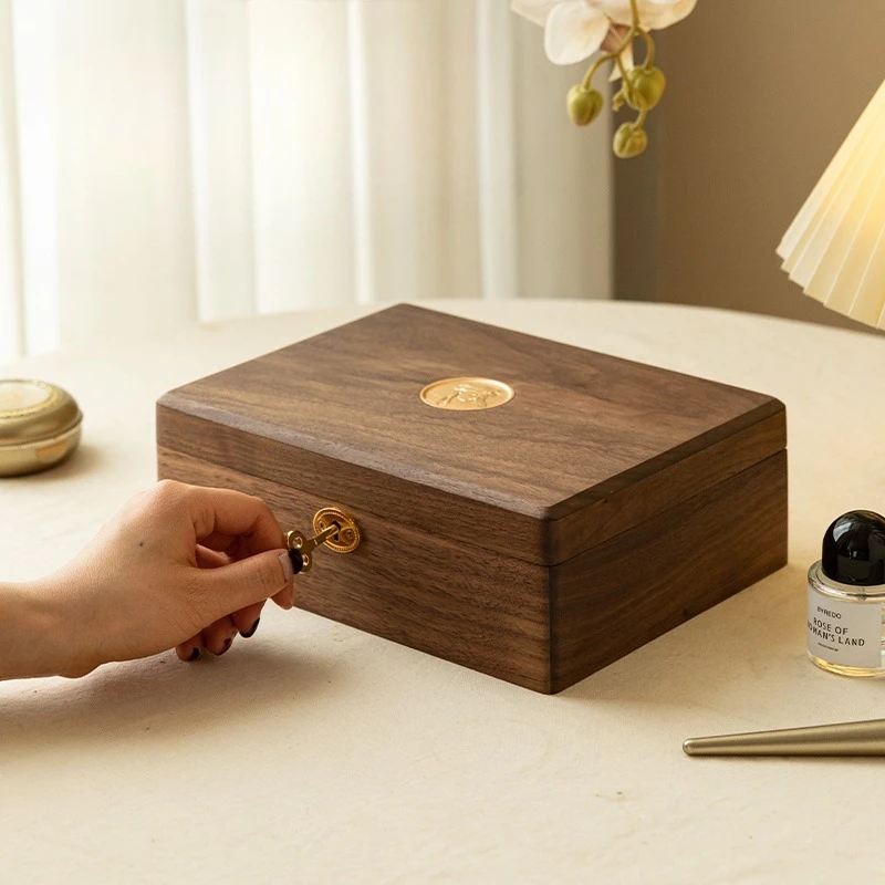 

Solid wood jewelry box storage box with lock, high-end exquisite hand jewelry, gold storage large capacity