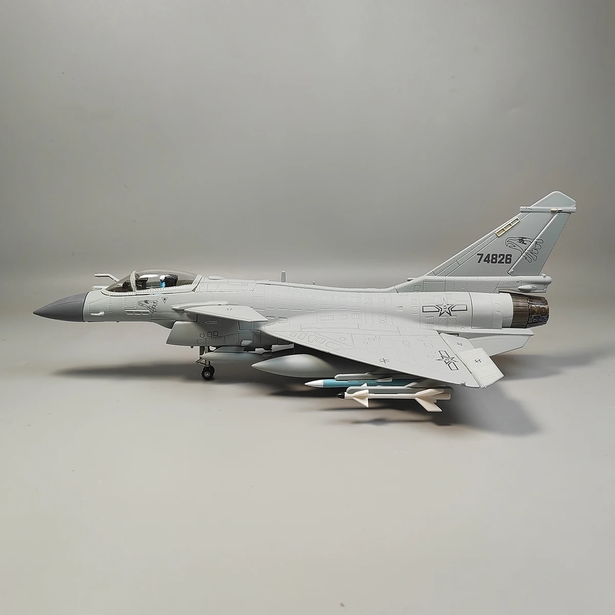 Model myśliwca J-10C w skali 1:48, chiński, odlewany ze stopu, klasyczny, nostalgiczny, zabawka, pamiątka, prezent, statyczny model do ekspozycji.
