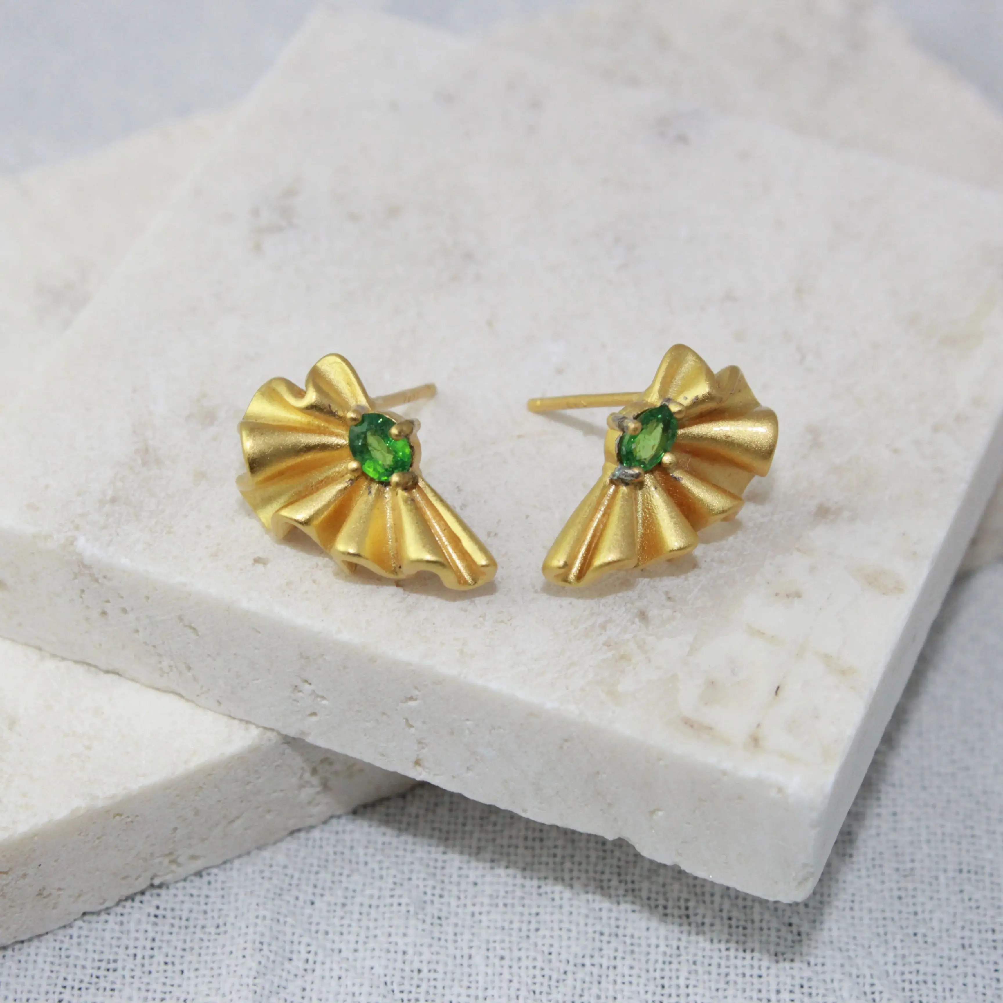 Elegant And Sophisticated Minimalist Tsavorite Stud Earrings-Fine Silver 925 Jewelry