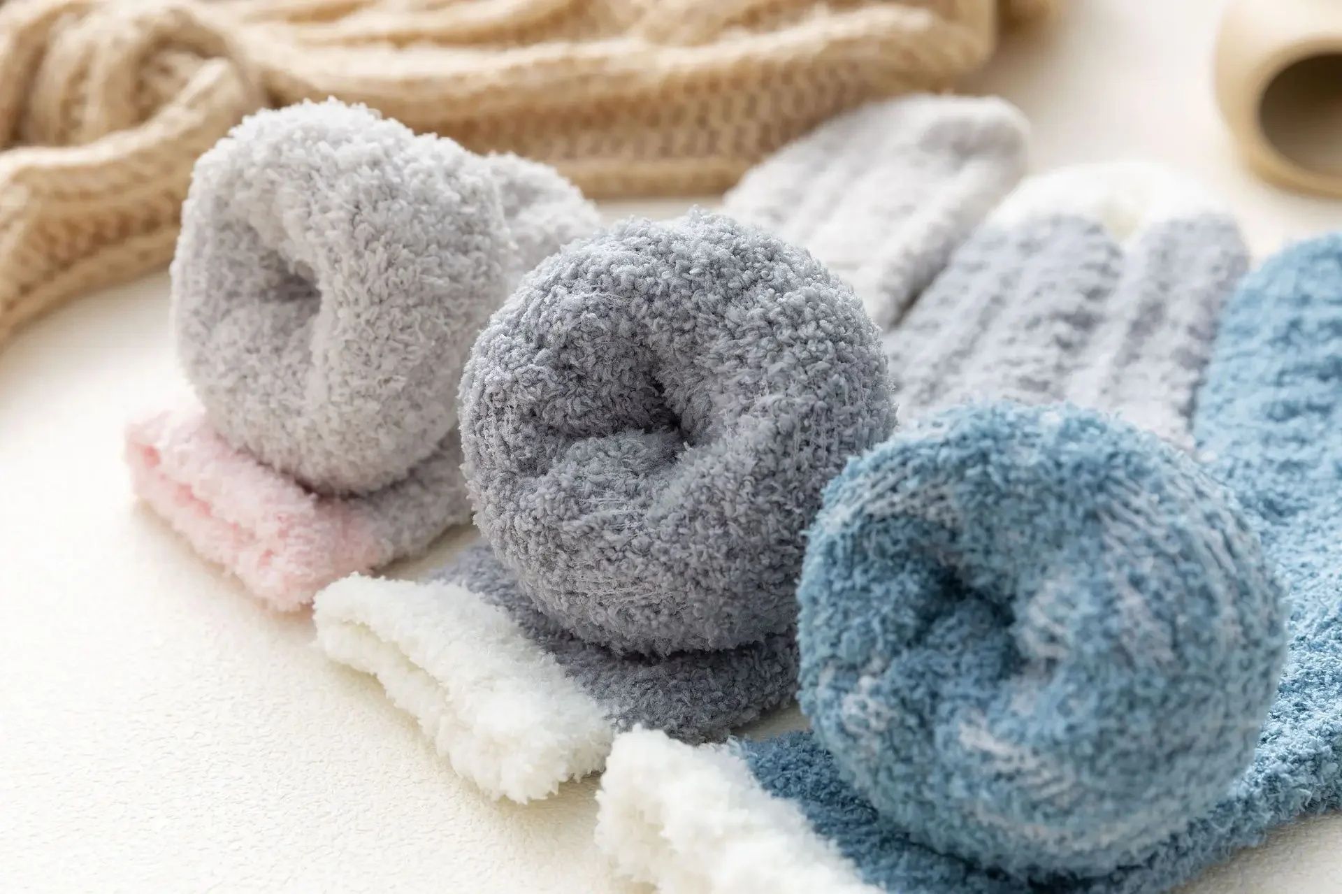 Inverno quente fofo meias felpudas grosso térmico macio kawaii resistência ao frio meados meias coral velo chão sono meia