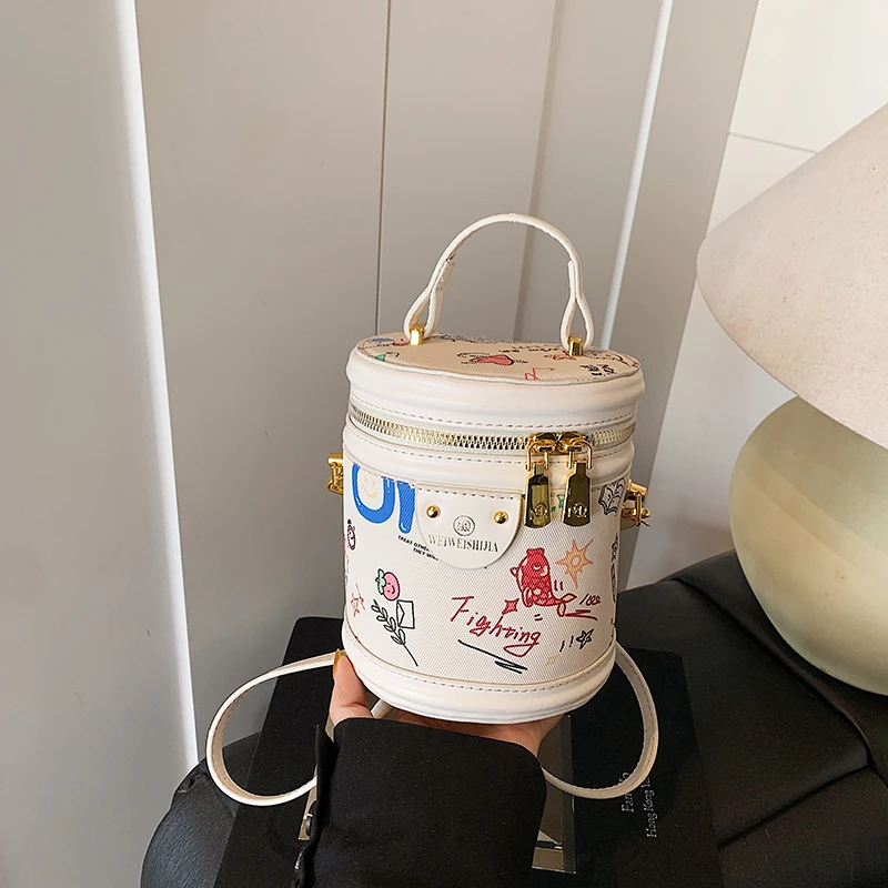 

Women's Tote Bag, Stylish and High-Capacity, Light Luxury Brand with Niche Design and Elegant Temperament