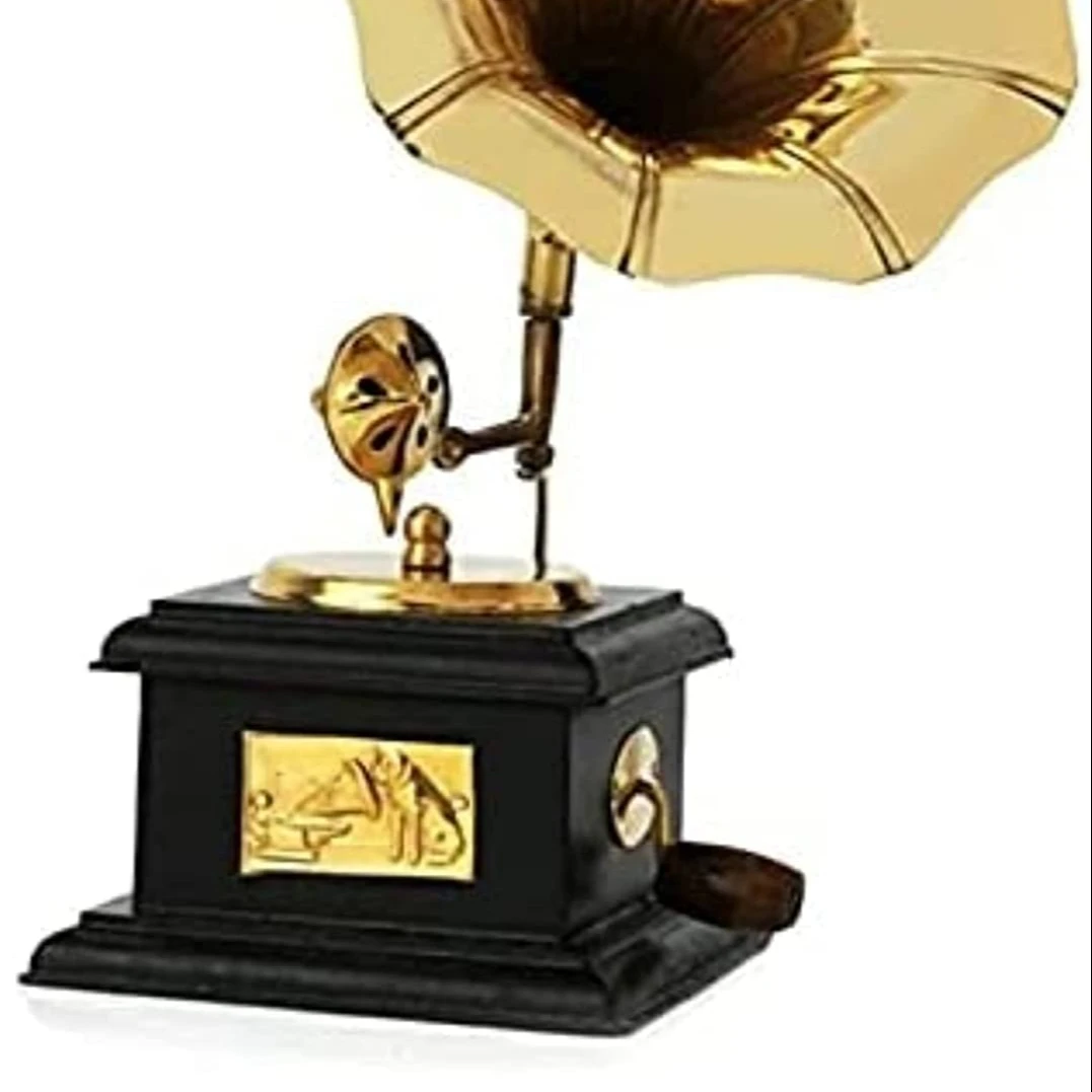 Gramophone for home decoration Nautical antique displays Dining table decoration Living room decoration