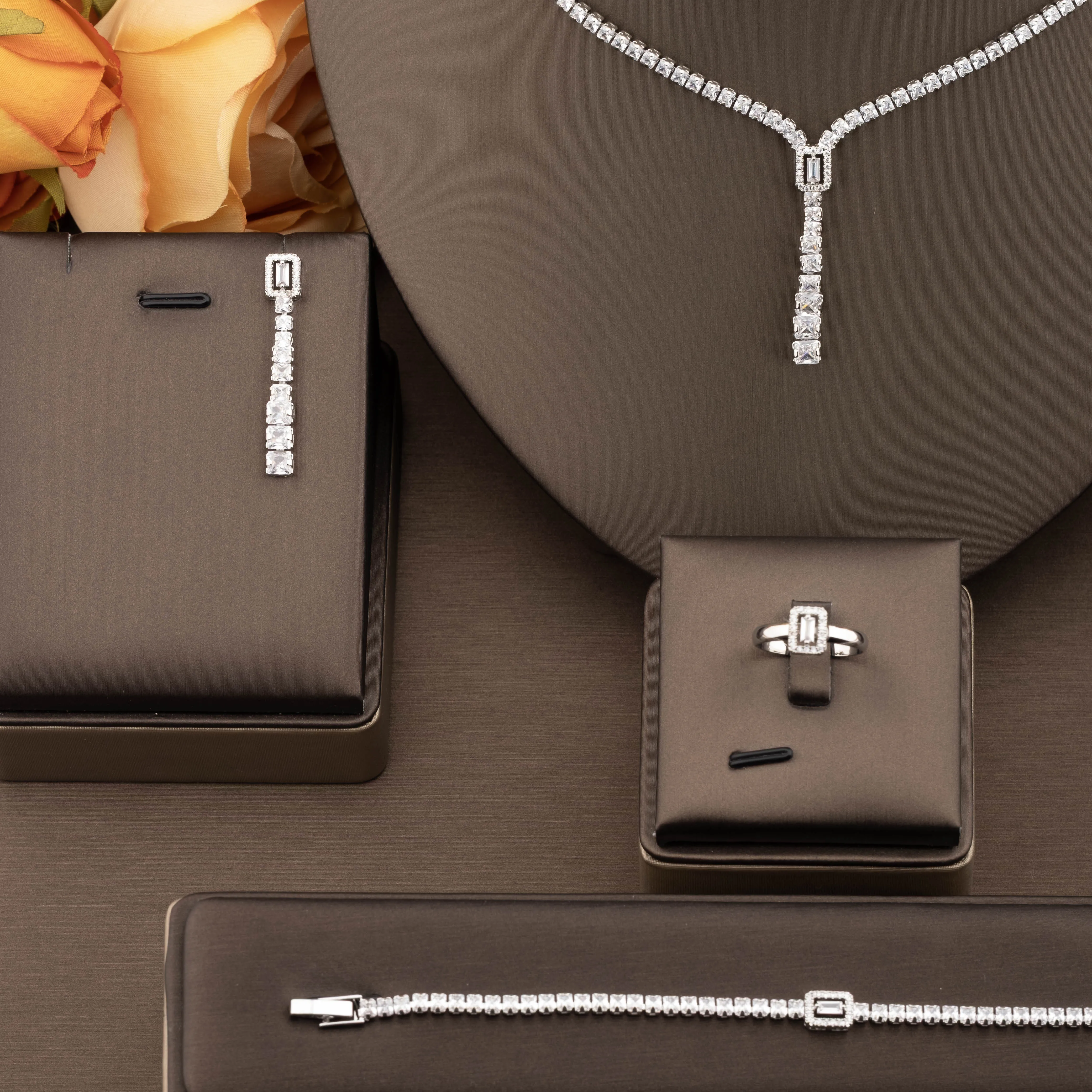 1 set of luxurious and elegant jewelry set with sparkling cubic zirconia, V-neck rectangular design, suitable for women to wear at weddings and banquets. Gift box not included