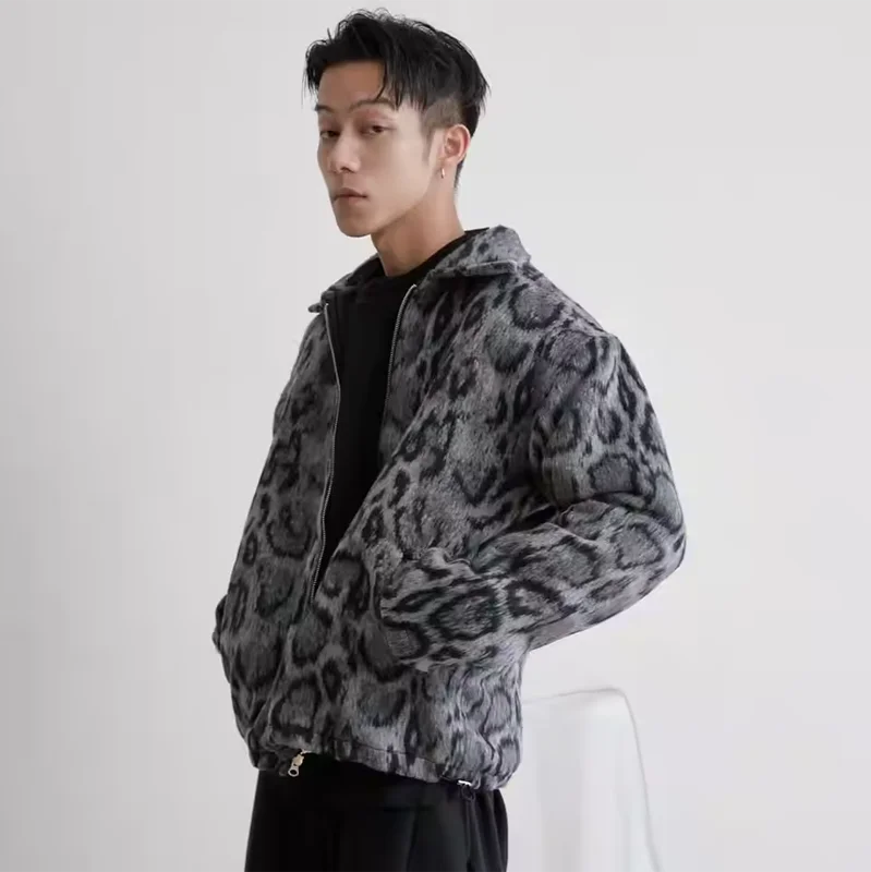 Herrenjacke mit Leopardenmuster und Reißverschluss, Streetwear, lässiger Schnitt, lockere Passform, Tiermuster, modische Oberbekleidung. – Detail 3