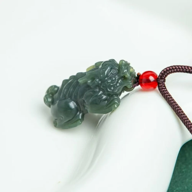 

Натуральный зеленый Xin Jiang He Tian Jasper Jade Lucky Pixiu Подвеска Модные мужские и женские ожерелья Подарок на день пары