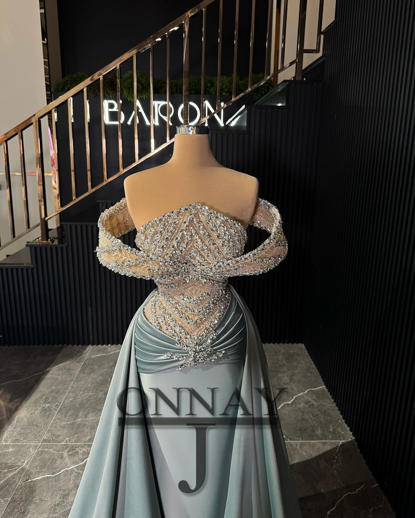 Customized Odd Shoulder Crystals Graduation Dresses Detachable Train Kuwait Dubai Robes De Soiree Bespoke Special Occasion