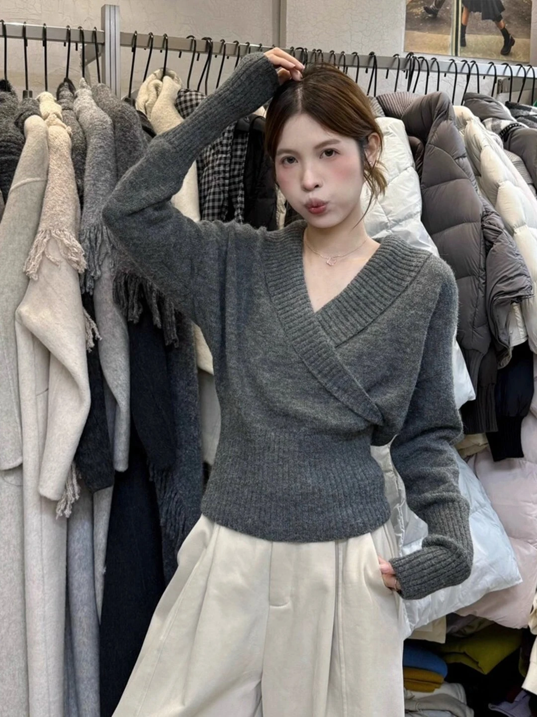 Gray V-Neck Cross Design Knitted Sweater Women's Fashion Slim Fit Autumn New Style Korean Version Waist-Cinching Top