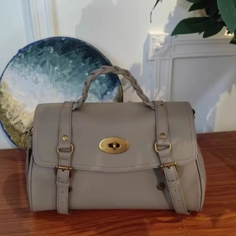 

Luxury Designer Genuine Leather Messenger Bag 2026 New Single Shoulder Tote Briefcase Bag Office Lady Daily Commuting Handbag