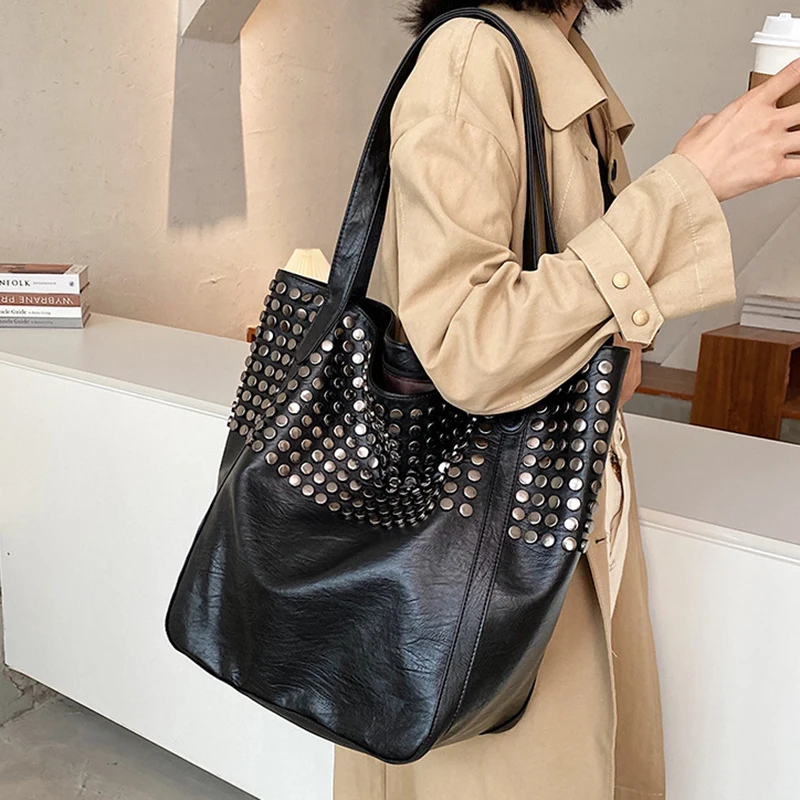 

2026 Fashion Women PU Leather Large Capacity Rivet Tote Bag Shoulder Bag Handbags for Women Designer Luxury Female Shopping Bag