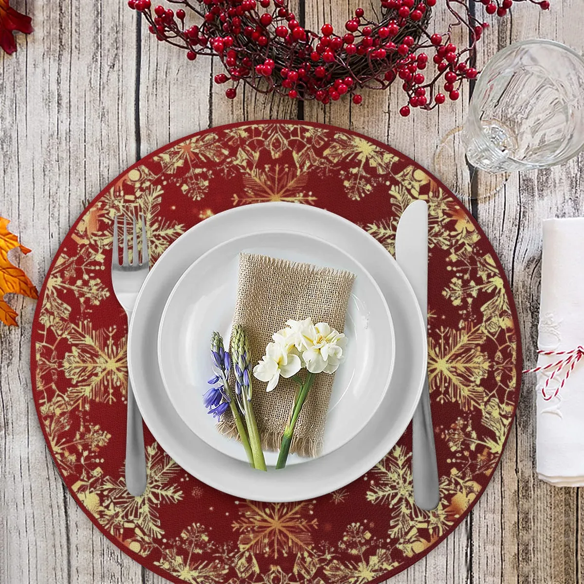 2/4/6/8Pcs Gold Christmas Candle Pattern Round Placemats Merry Christmas Decorative Table Mats Non-Slip Fabric Table Mats Dry Cleanable Suitable for Holiday Decorations for Dining and Parties