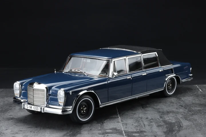 CMC 1:18 600 W100 Simulation Limited Edition All Open Alloy Metal Static Car Model Toy Gift