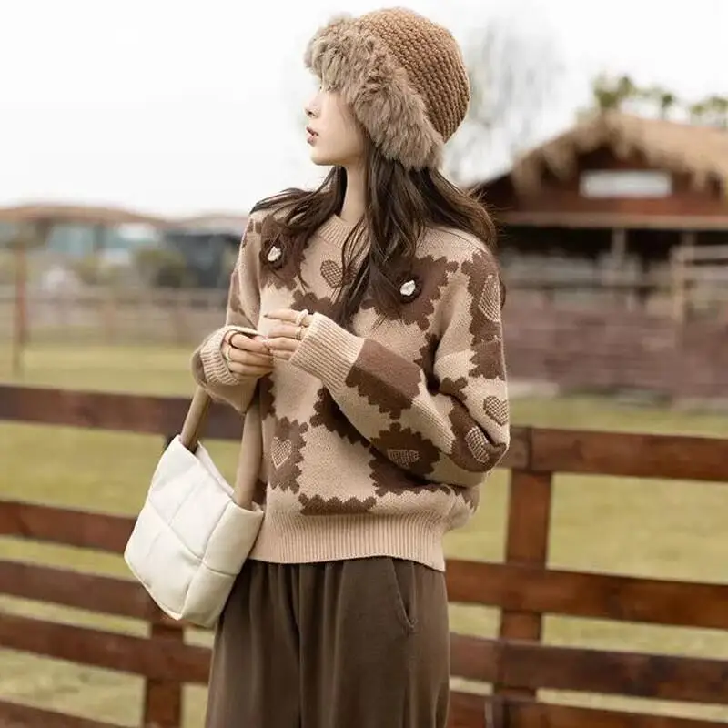 

2025 new autumn and winter sweet short pullover sweater for women, lazy style design niche sweater for little people