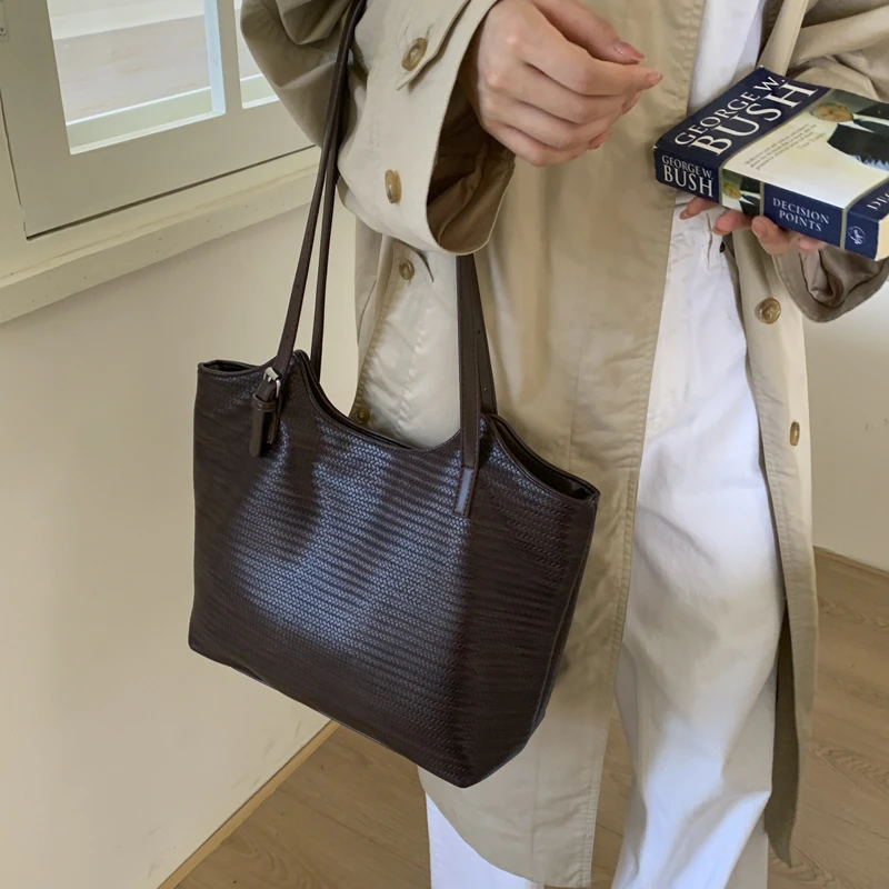 

Elegant Women's Leather Classic Fashion Designer Bag Luxury Shoulder Crossbody Tote Handbag For Everyday Urban Outfit