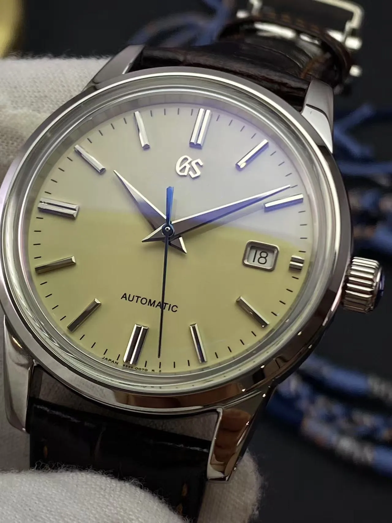 ساعة GS ukiyo-e ميكانيكية أوتوماتيكية باللون الأزرق الجليدي للرجال كريم المينا الصين 2824 حركة مستقرة ومتينة وعصرية وشعبية