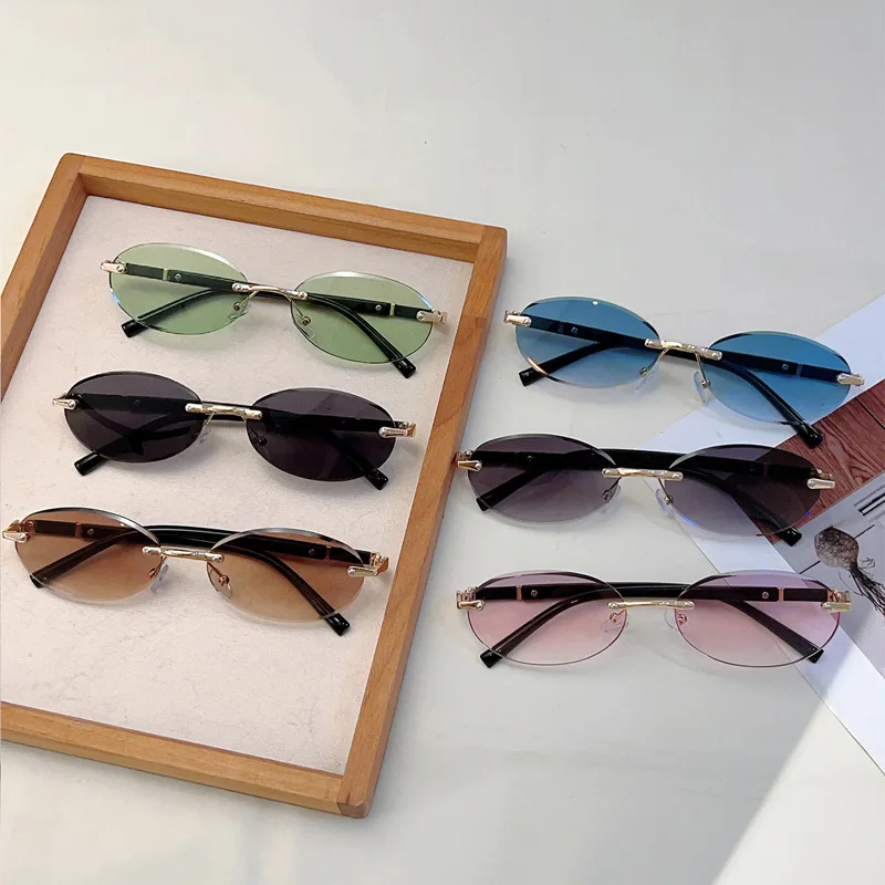 Personalisierte ovale Sonnenbrille im Retro-Stil für Damen und Herren, hochwertige Metall-Sonnenbrille, luxuriöse rahmenlose Sonnenbrille für Reisen, UV400-Sonnenbrille – Detail 3