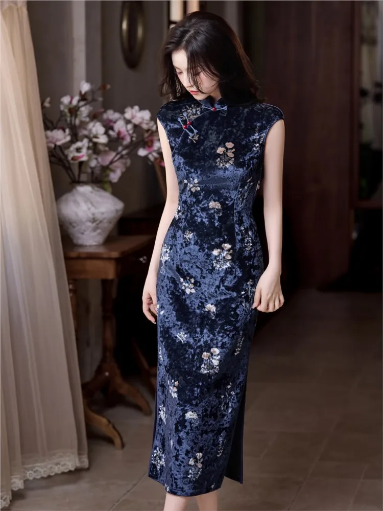 

The new blue-style cheongsam is light and elegant suitable for daily wear