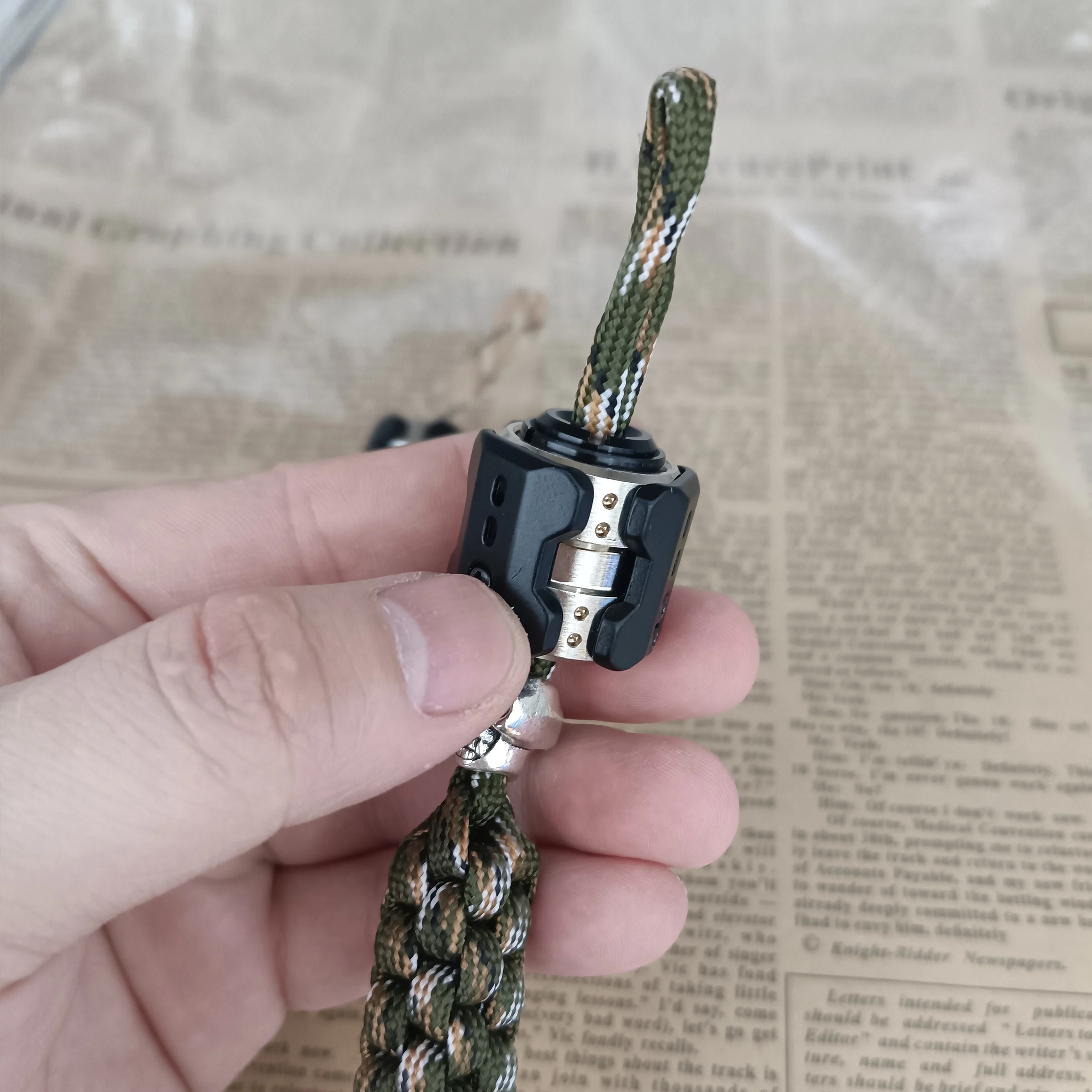 Metal Fidget Spinner Stress Relief Toy ADHD Tool Anti-Anxiety Desktop Toy with Parachute Rope Stress Relief Toy Children Gift