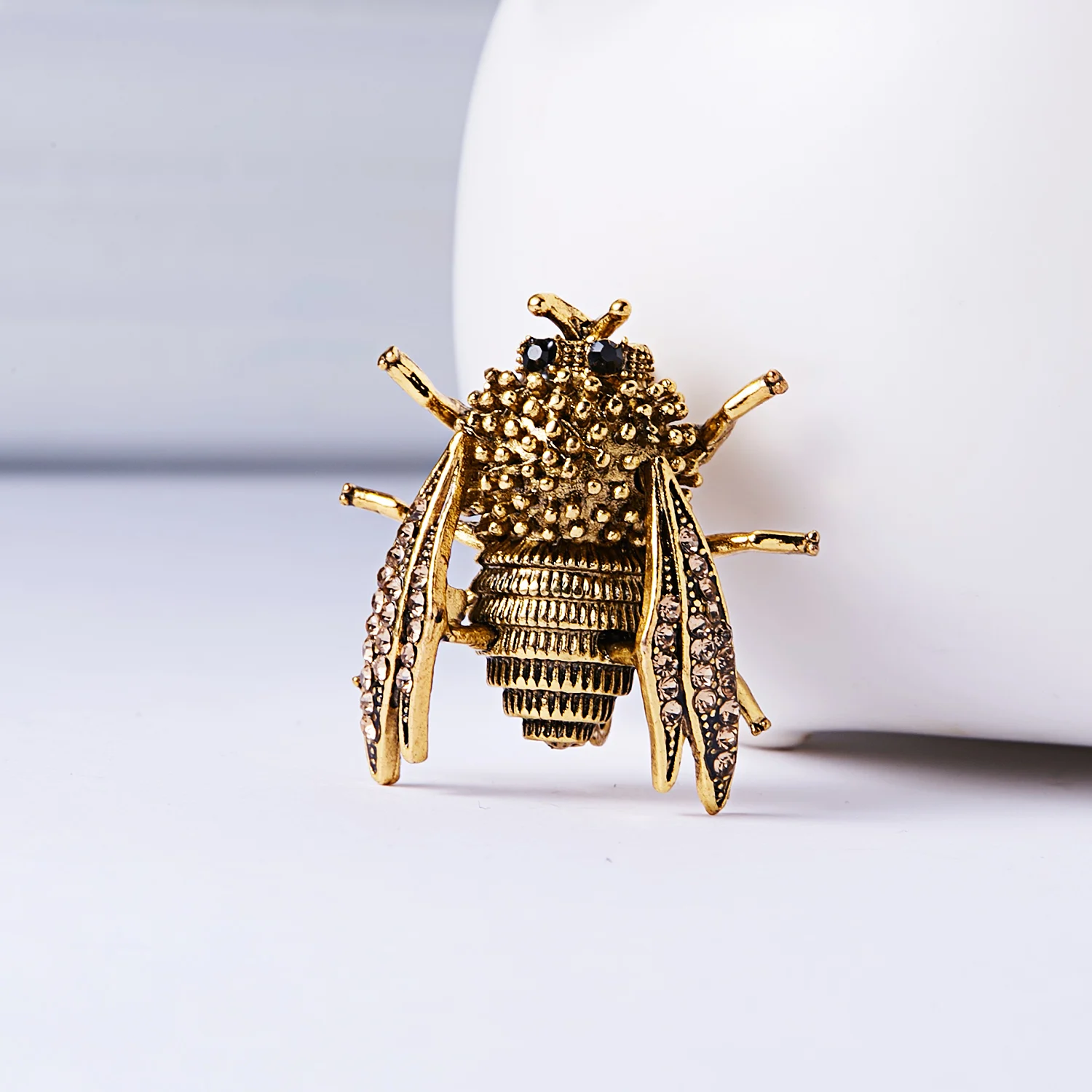 Rinhoo Insect Collection Enamel Pins Cute Cartoon Lizard Spider Beetle Snail Scorpion Brooches Lapel Badge Gothic Animal Jewelry