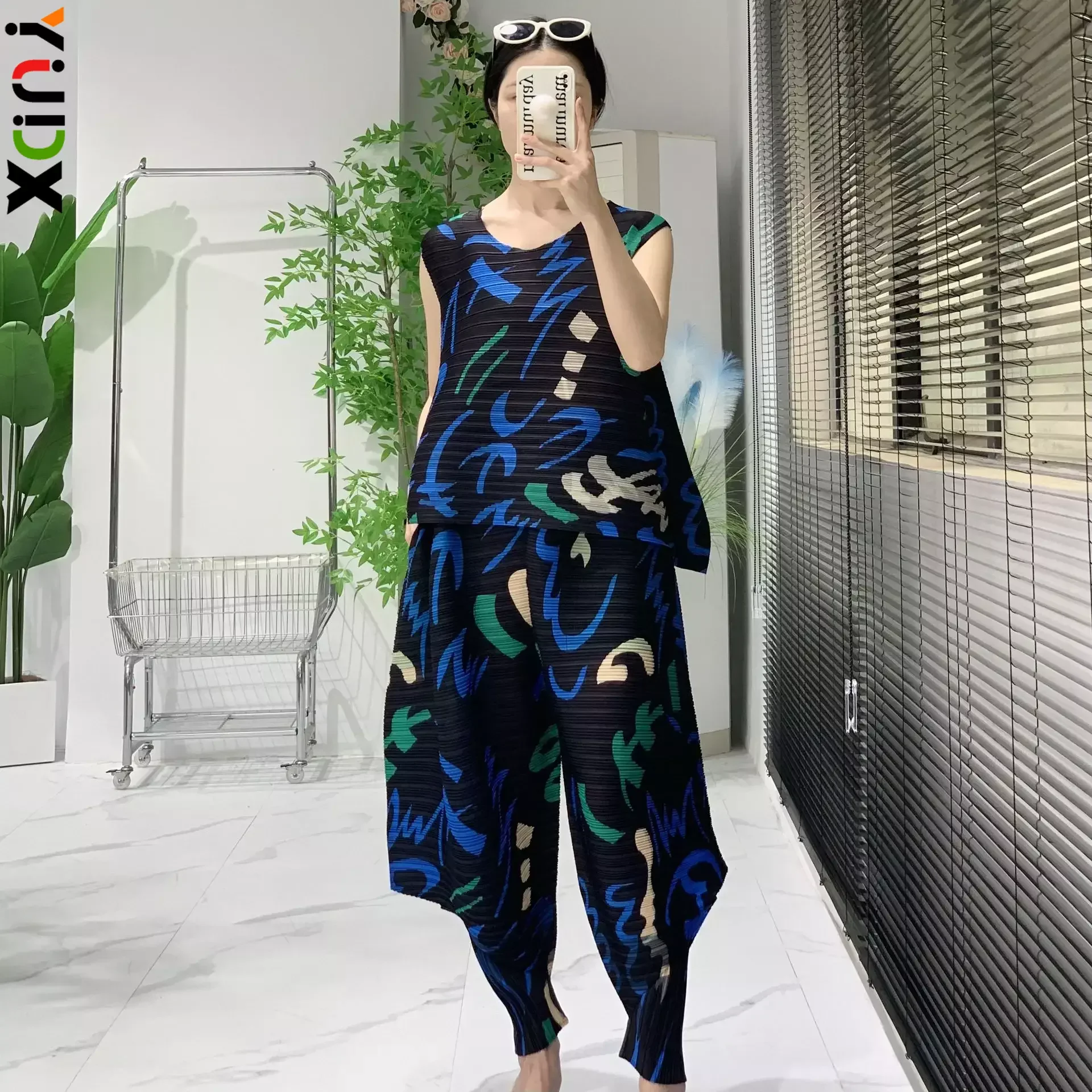 

YUDX Pleated Pants Suit Women's 2024 Summer New Fashion Print Suit Personalized Casual Fashion Top Harem Pants Two-piece Set