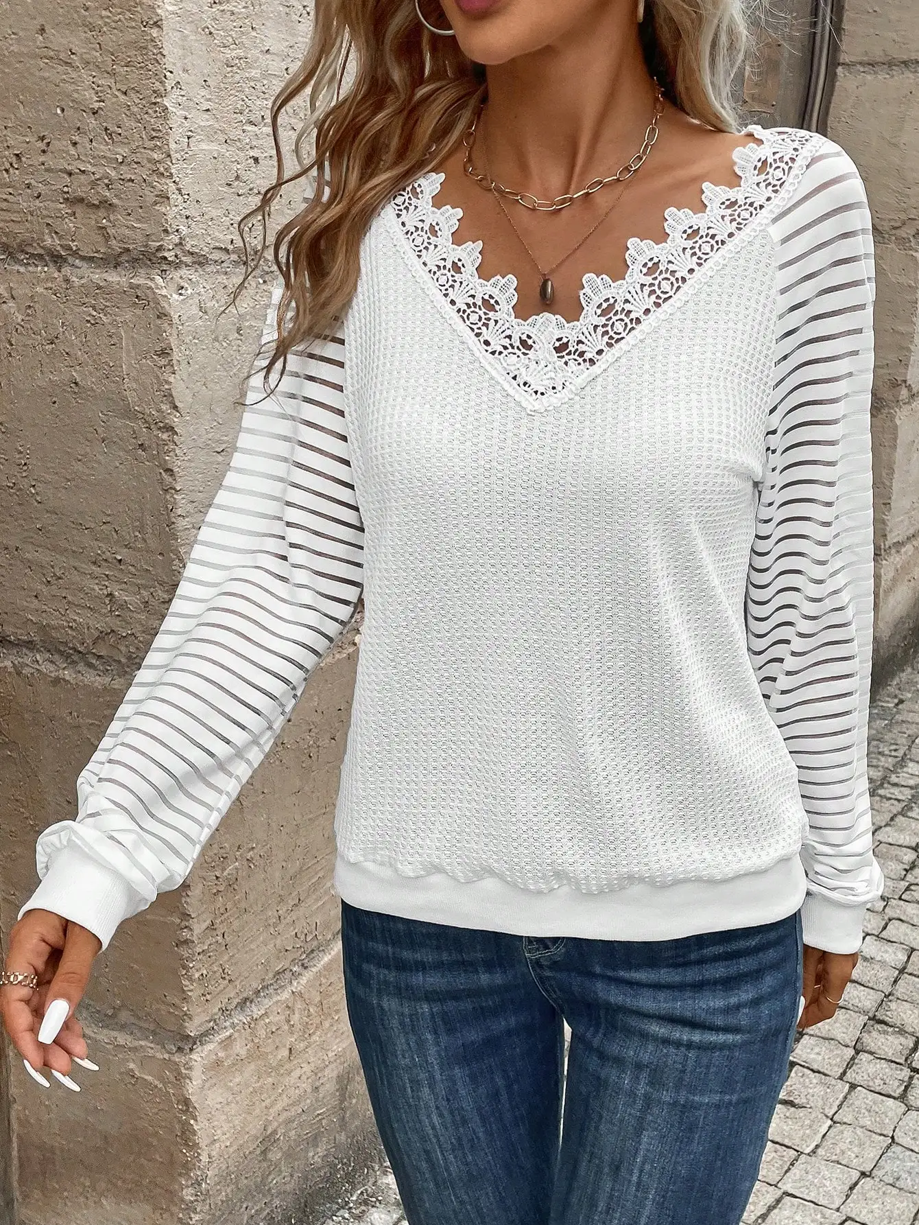 2024 new sleeve neckline hollow design pure white long sleeve V -neck T -shirt women