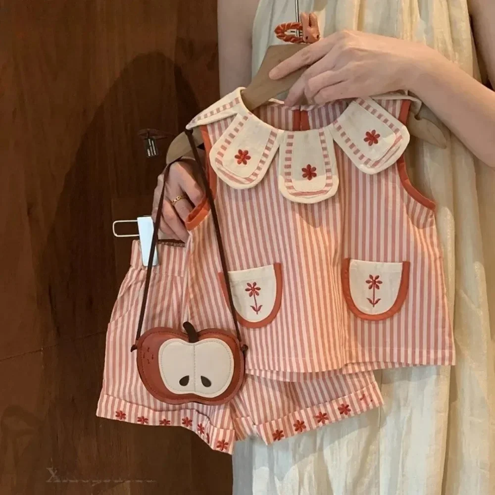 

-6 Years Red Girls Clothes Lace Lapel Vertical Stripe Top+Shorts 2-piece Set Flower Pocket Decoration Sweet Children's Clothing