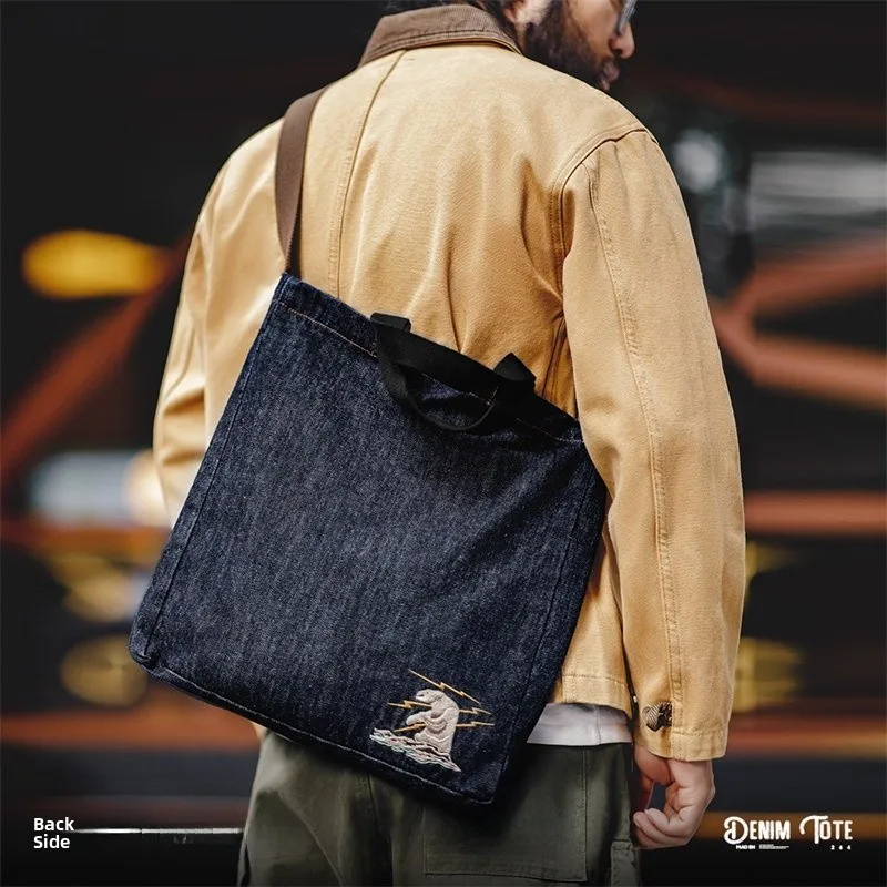 Madden Workwear Borsa a tracolla singola in denim retrò americano con tracolla singola Borsa tote per tablet portatile di grande capacità ricamata per uomo