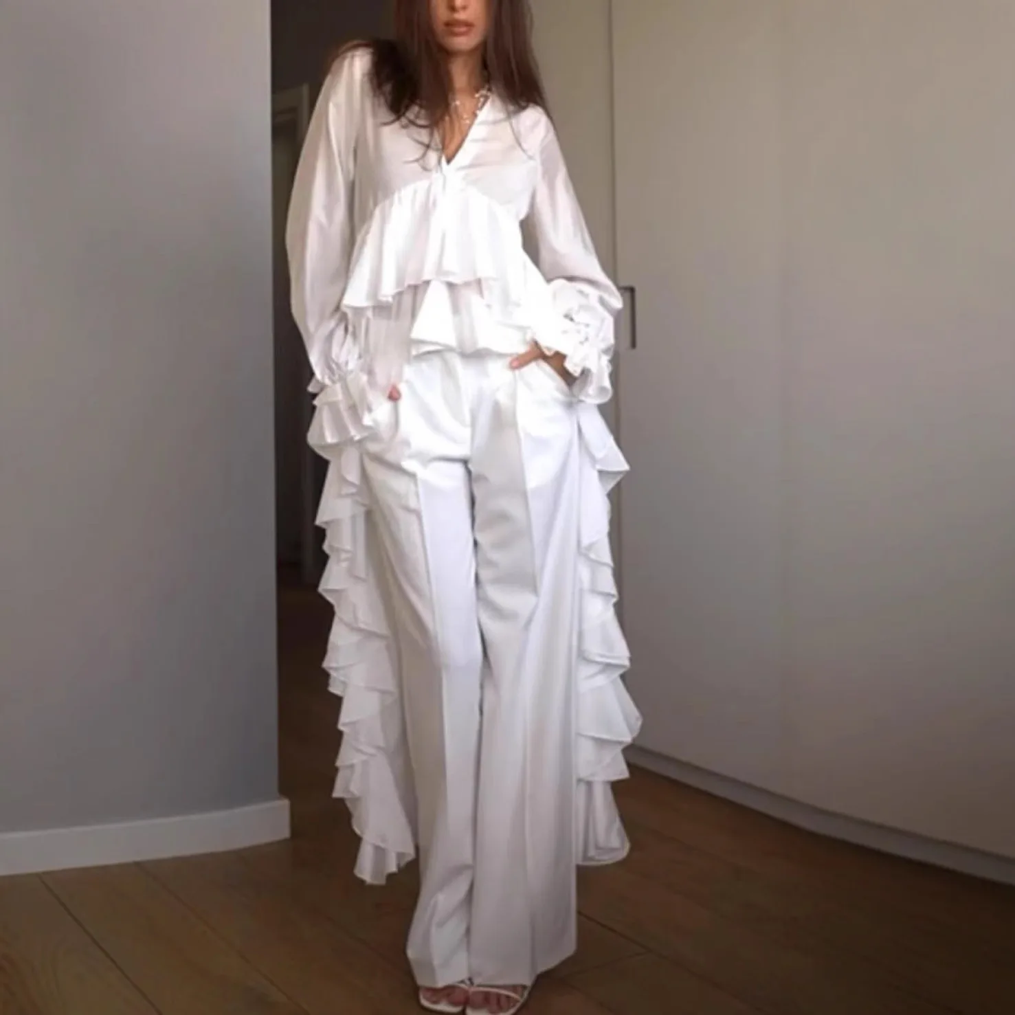 

Женская одежда, весна-лето 2024, новая милая и свежая рубашка с v-образным вырезом и длинными рукавами, неровный подол, женский топ