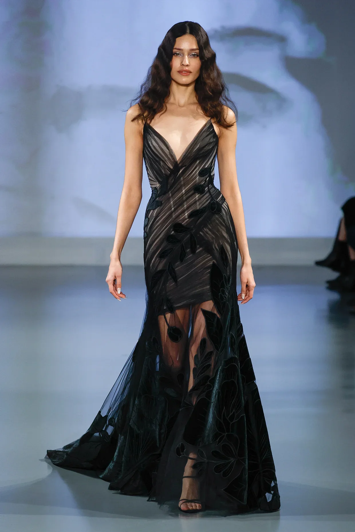 

Customized Elegant A-Line Black Chiffon Strapless Sweetheart She Roughed Over The Pompet Ball Gown With Embroidered Formal Dress